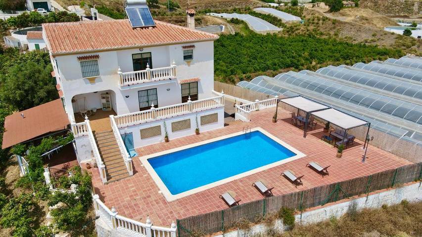 Chalet para 12 personas, con Balcón y Terraza además de Jardín y Piscina en Algarrobo