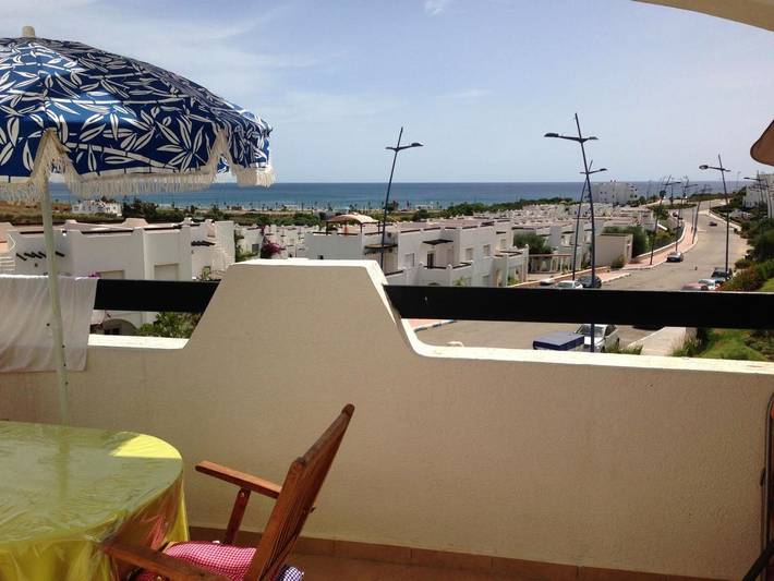 Gîte pour 7 personnes, avec terrasse et piscine ainsi que vue et jardin à Fnideq