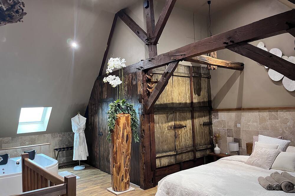 La 104 Zen private cocooning room with whirlpool bath. in Saint-Omer, Saint-Omer und Umgebung