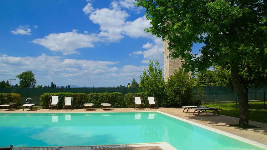 Agriturismo per 6 persone, con piscina e giardino a Foligno