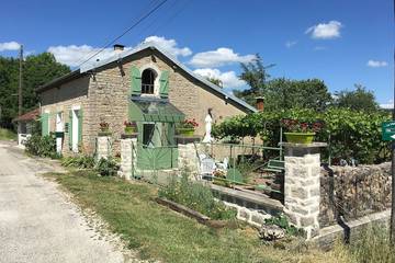 Gîte pour 4 personnes, avec terrasse et jardin à Pouillenay