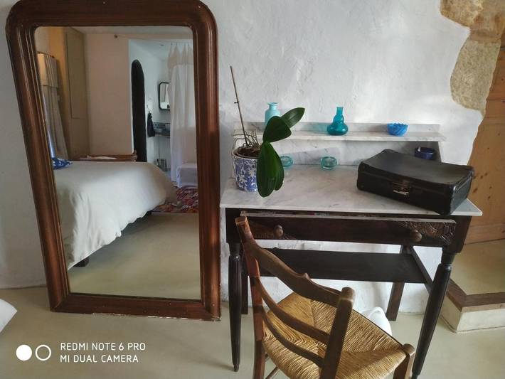 Location de vacances pour 2 personnes, avec vue ainsi que jardin et terrasse à Cénac-et-Saint-Julien - 2