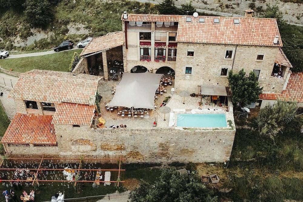 Masia de Alquiler Integro para eventos y celebraciones in Ripoll, Pirineo Catalan