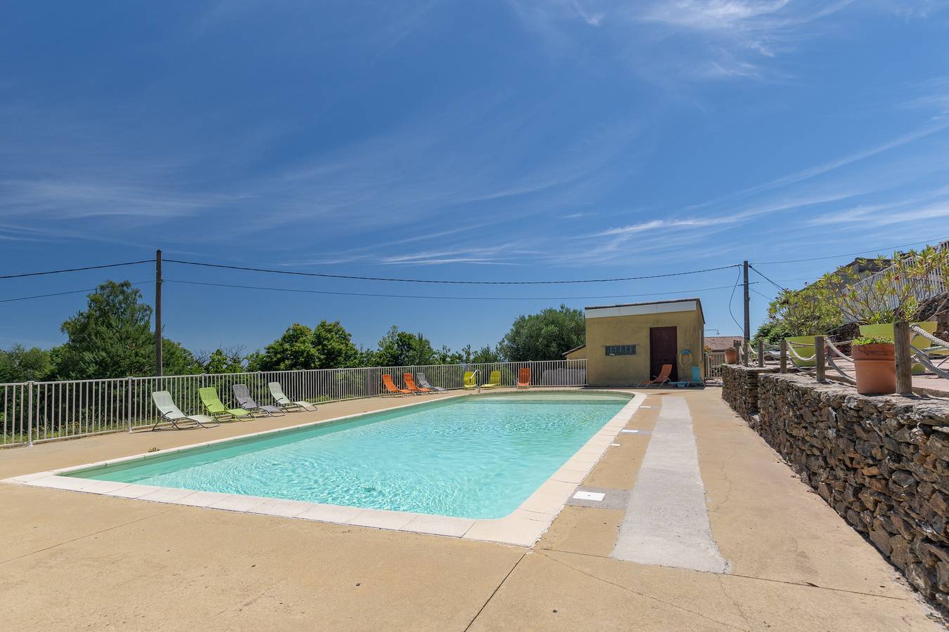 Appartement 'Kevin- Mas Lachamp' avec vue sur la montagne, piscine partagée et climatisation in Gravières, Parc naturel régional des Monts d'Ardèche