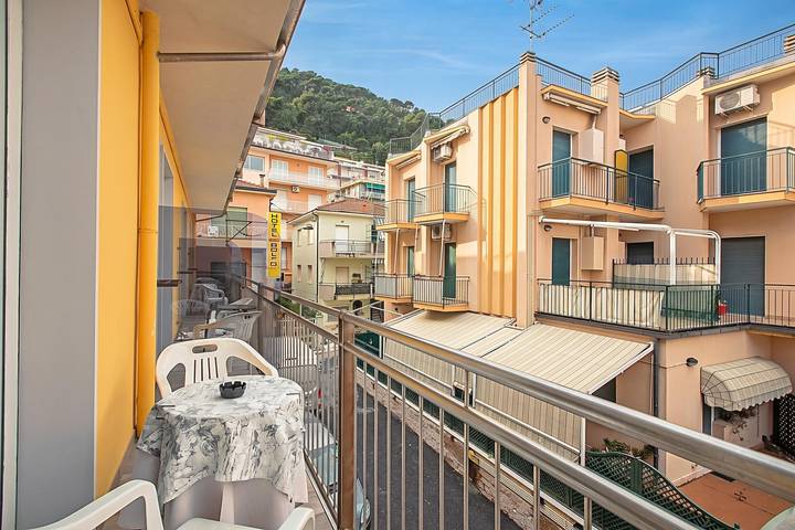 Hôtel pour 4 personnes, avec balcon à Laigueglia - 2