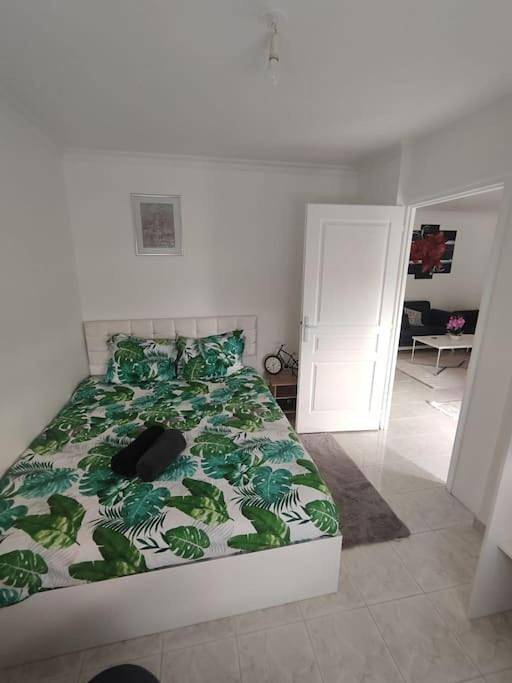 Appartement entier, One-Bedroom Apartment in Sevran, Seine-Saint-Denis