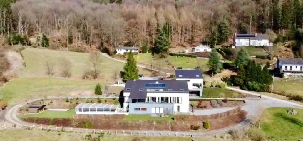 Location de vacances pour 24 personnes, avec jacuzzi et jardin ainsi que piscine et sauna dans Petit Coo - 3