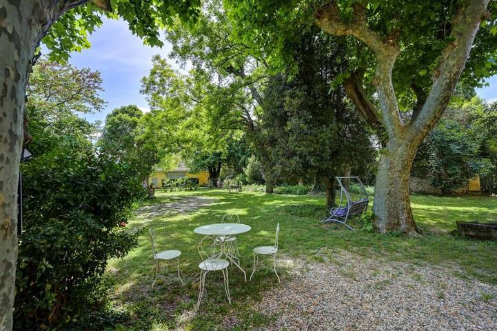 Location de vacances pour 2 personnes, avec terrasse et piscine ainsi que vue et jardin à Roquemaure - 4