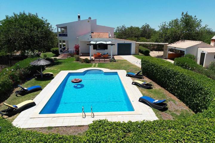 Location de vacances pour 6 personnes, avec jardin dans Alcantarilha