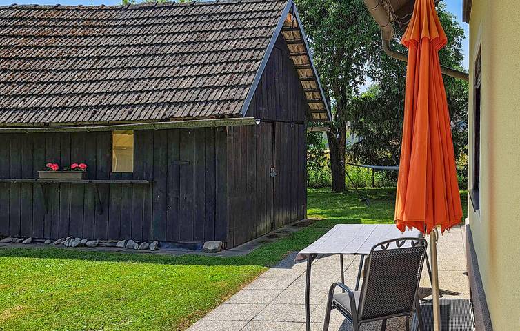 Ganze Ferienwohnung, Gemütliche Ferienwohnung mit Garten, Parkplatz und WLAN – 1,5 km von der Drau entfernt in Karawanken und Bachergebirge, Feistritz im Rosental