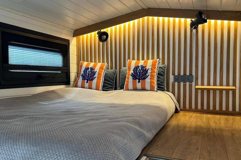 Lovely Caravan with deck and garden close to İstanbul Airport in Marmara region