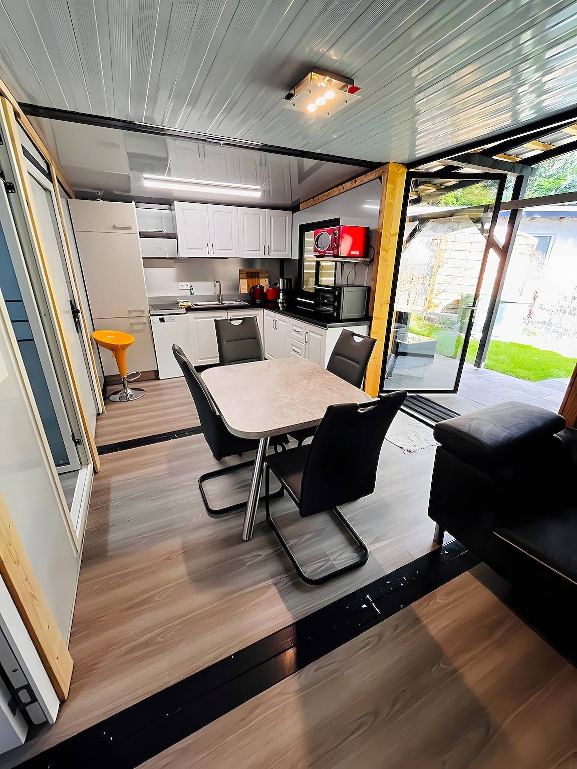 Ganze Ferienwohnung, Tinyhaus 200 mit privater Terrasse, Garten und Wlan in Bungalowdorf Zadelsdorf, Zeulenroda-Triebes