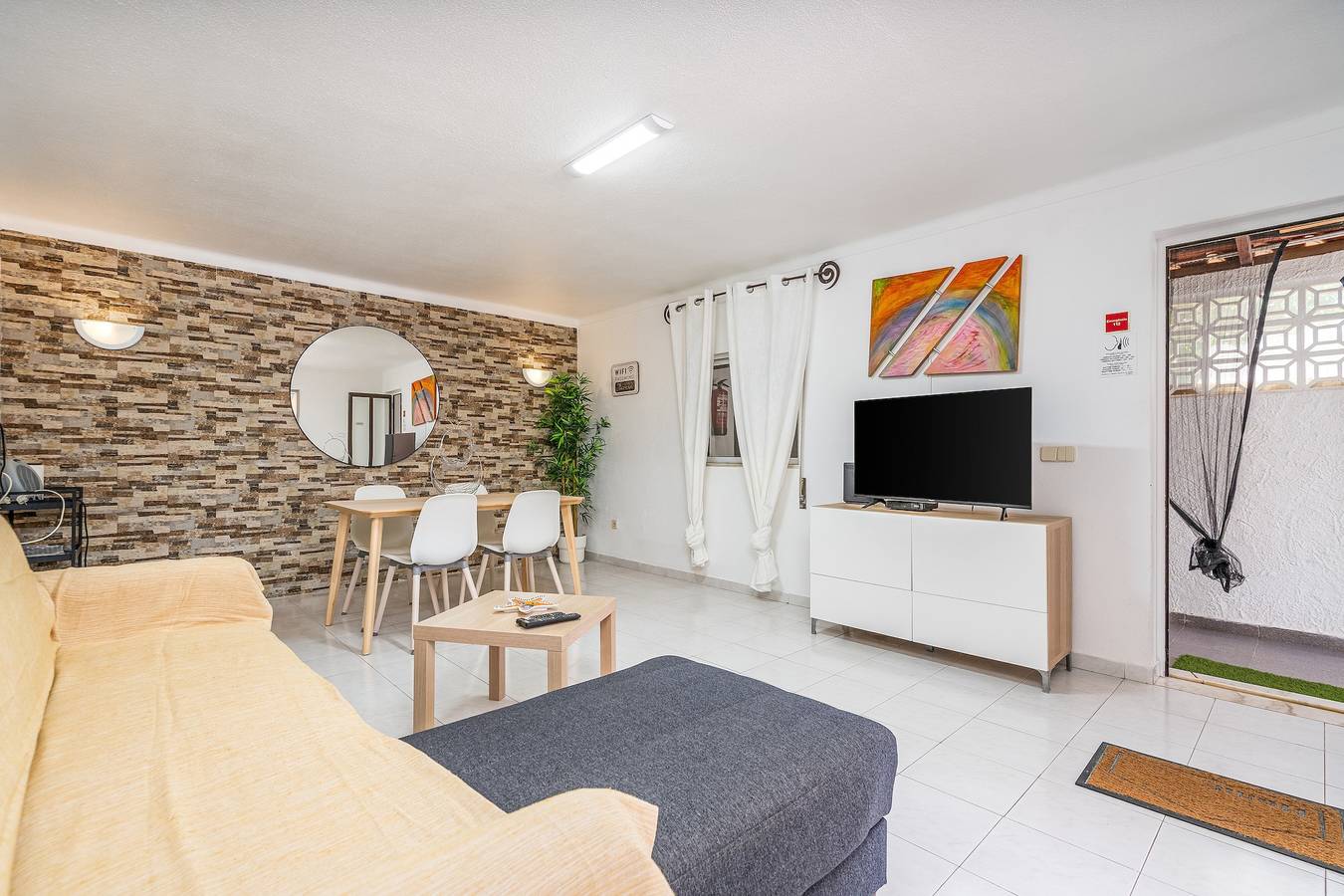 Appartement entier, Appartement "Isabel" avec vue sur les montagnes, terrasse privée et Wi-Fi in Carvoeiro, Lagoa