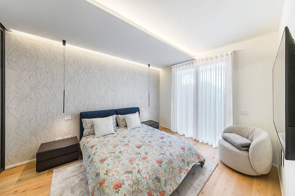 Luxusvilla mit privatem Pool in Sirmione, Gardasee-Berge
