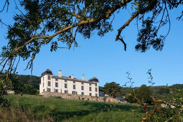 Hôtel pour 2 personnes, avec jardin ainsi que piscine et jacuzzi à Quincié-en-Beaujolais