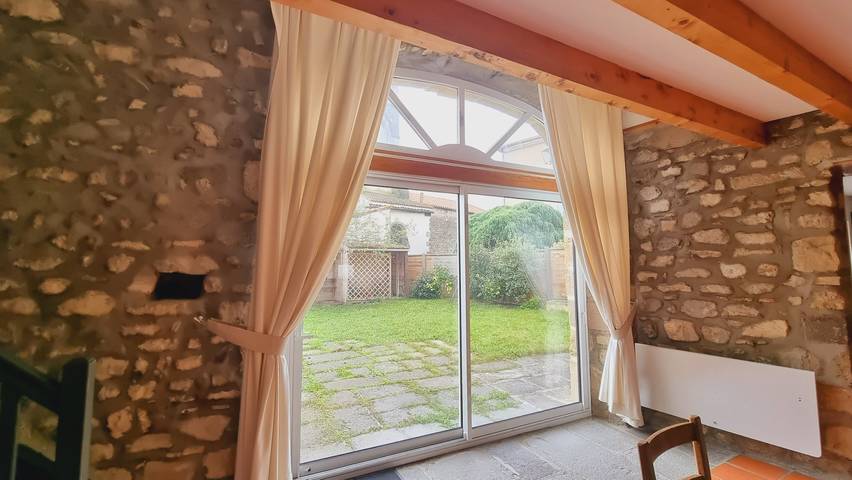 Gîte pour 6 personnes, avec terrasse et jardin, animaux acceptés dans le Puy-de-Dôme - 3