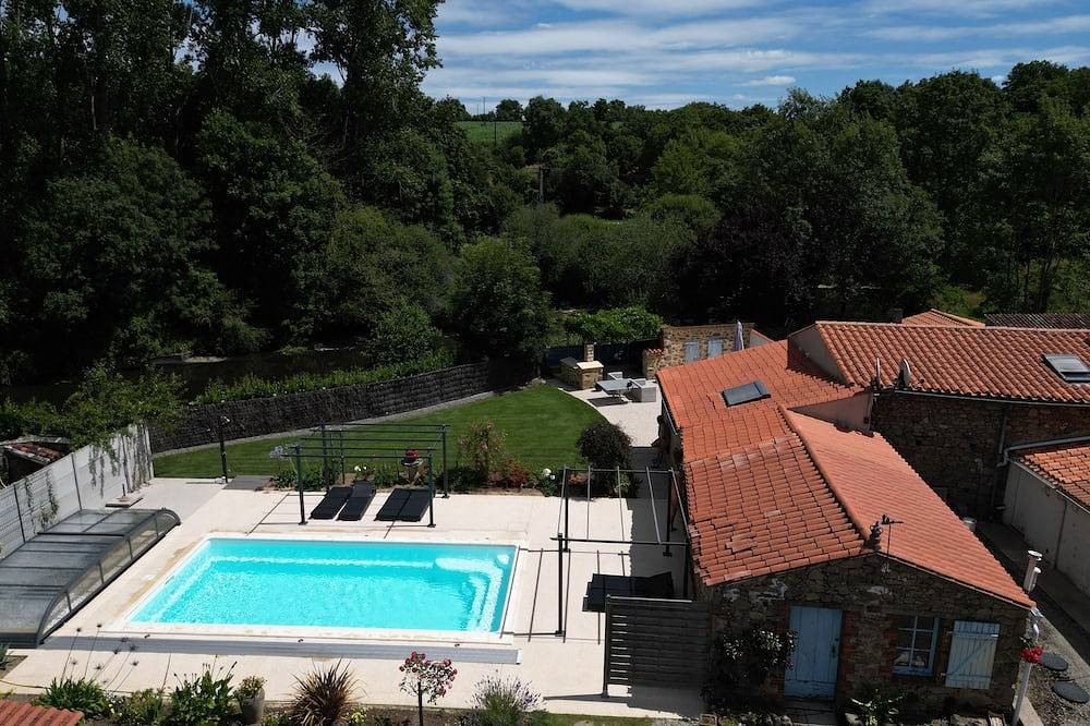 L'Aqual'Yon, maison d'hôtes naturistes gays ou libertins in Chaillé-sous-les-Ormeaux, Région de La Roche-sur-Yon