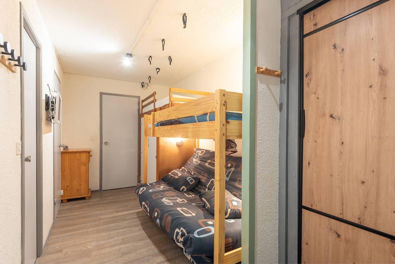 Apartamento entero, Apartamento 'Mongie Hebdo' con vistas a la montaña y balcón in La Mongie, Bagnères-de-Bigorre