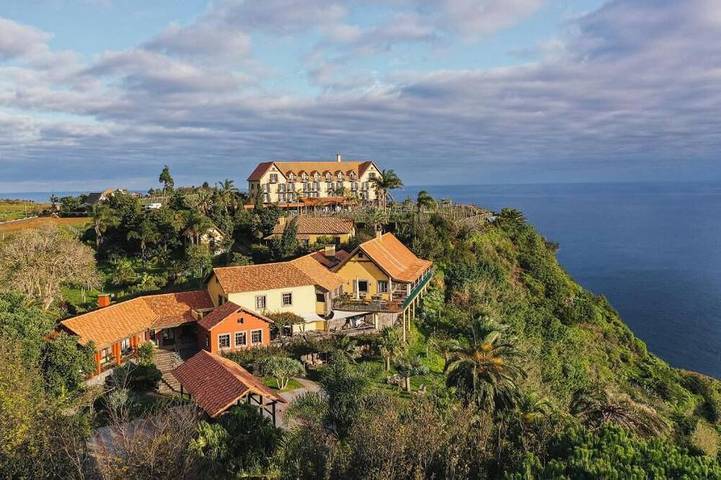Relax and Recharge in Scenic Madeira Room | Breakfast Included | Pool Access in Santana, Madeira