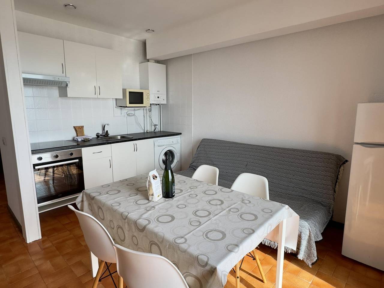Ganze Wohnung, Apartment am Strand in Lloret de Mar, 1 Schlafzimmer für 2-4 Personen in Central Lloret de Mar, Lloret de Mar