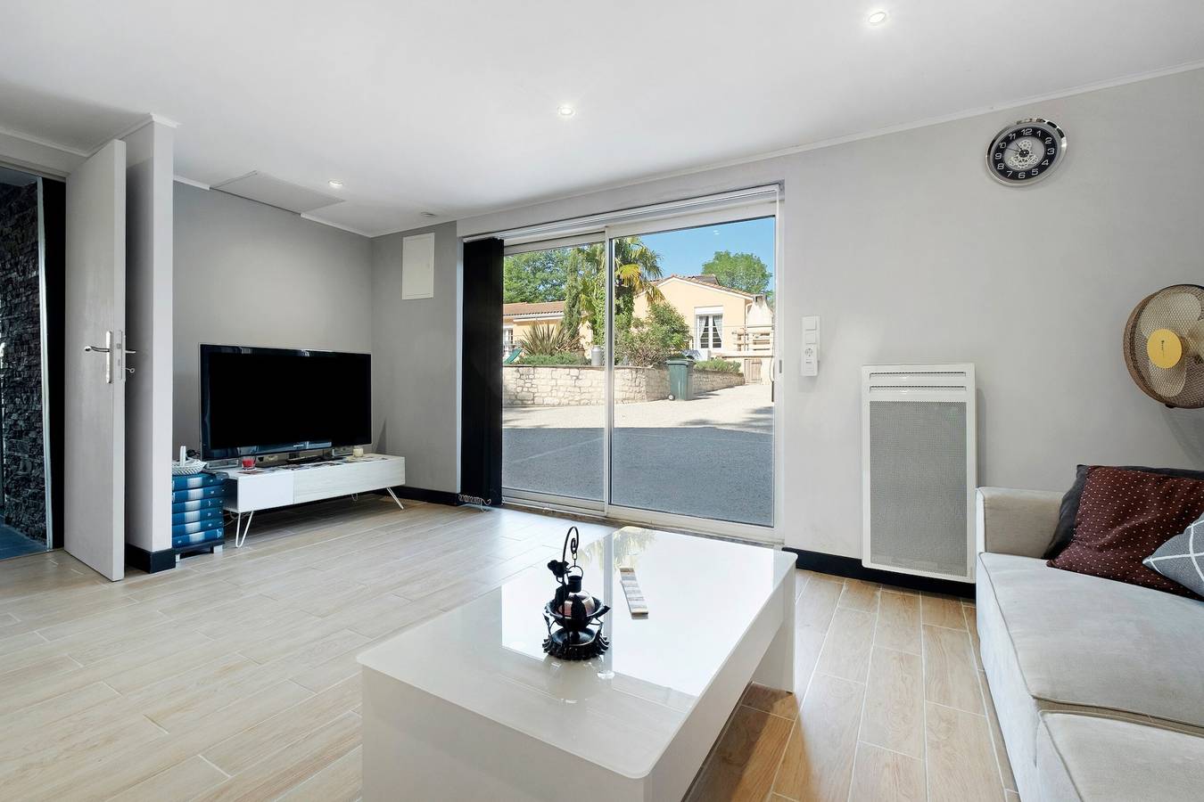Appartement entier, Appartement 'Le Repaire De Belette' avec terrasse privée, jardin commun et Wi-Fi in Coulounieix-Chamiers, Périgord Blanc