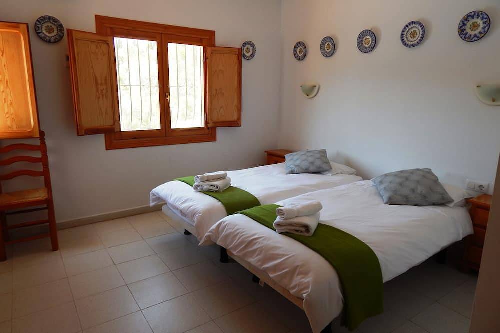 Villa mit privatem Pool, Terrasse und Veranda mit Meerblick. in Orba, Costa Blanca