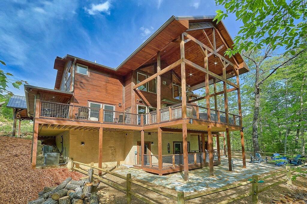Luxury Pool Cabin w Theater | Firepit | Hot tub in Waldens Creek, Sevier County
