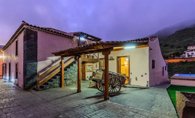 Holiday apartment for 3 people, with garden and view as well as pool - 1