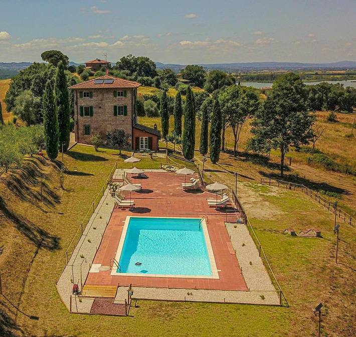 B&b per 3 persone, con idromassaggio e piscina nonché terrazza e giardino in Castiglione del Lago