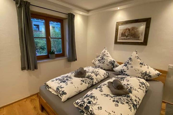 Ganze Wohnung, Neurenovierte Ferienwohnung \"Räsl\" in Holzkirchen, Landkreis Miesbach