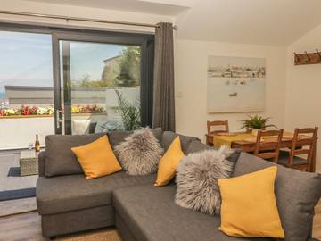 Log Cabin for 2 People in Brixham, Torbay, Photo 3