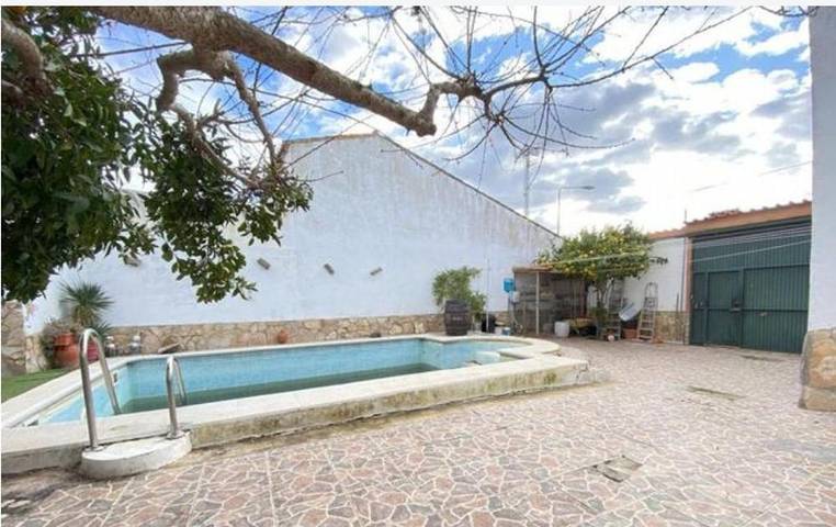 Chalet para 12 personas, con piscina además de vistas y jardín, Se admiten mascotas en Tierra de Mérida - Vegas Bajas - 3