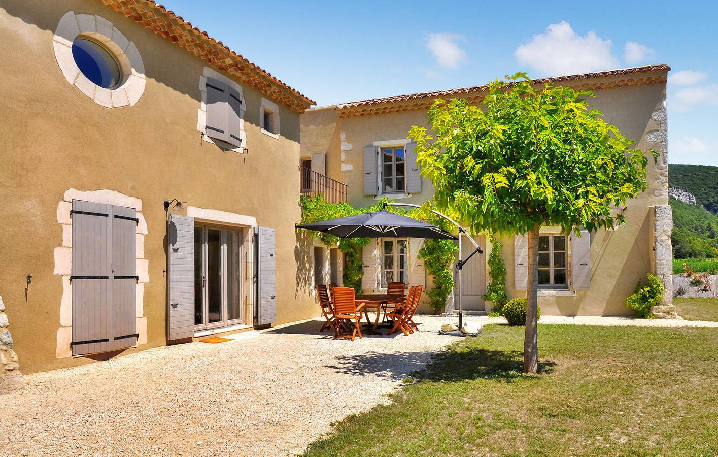 Appartement confortable avec piscine et parking, à 1,5 km de la ville et de la rivière in La Bégude-de-Mazenc, Région de nyons