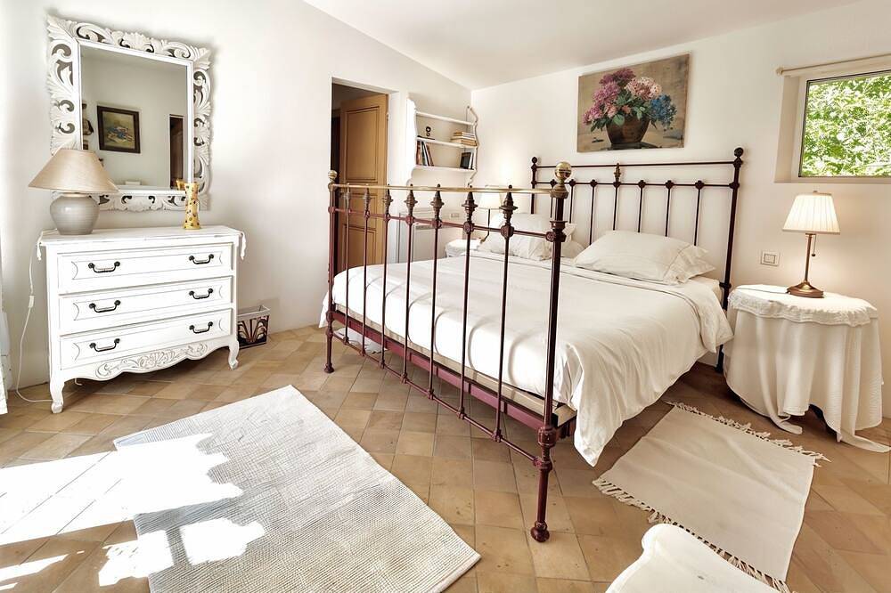 Cap Benat charme unique,piscine chauffable , accès plage 200 m. 5 ch 5s d.classé in Cap Bénat, Bormes-les-Mimosas