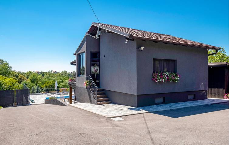 Ferienhaus für 4 Personen, mit Ausblick und Pool sowie Terrasse, mit Haustier - 1
