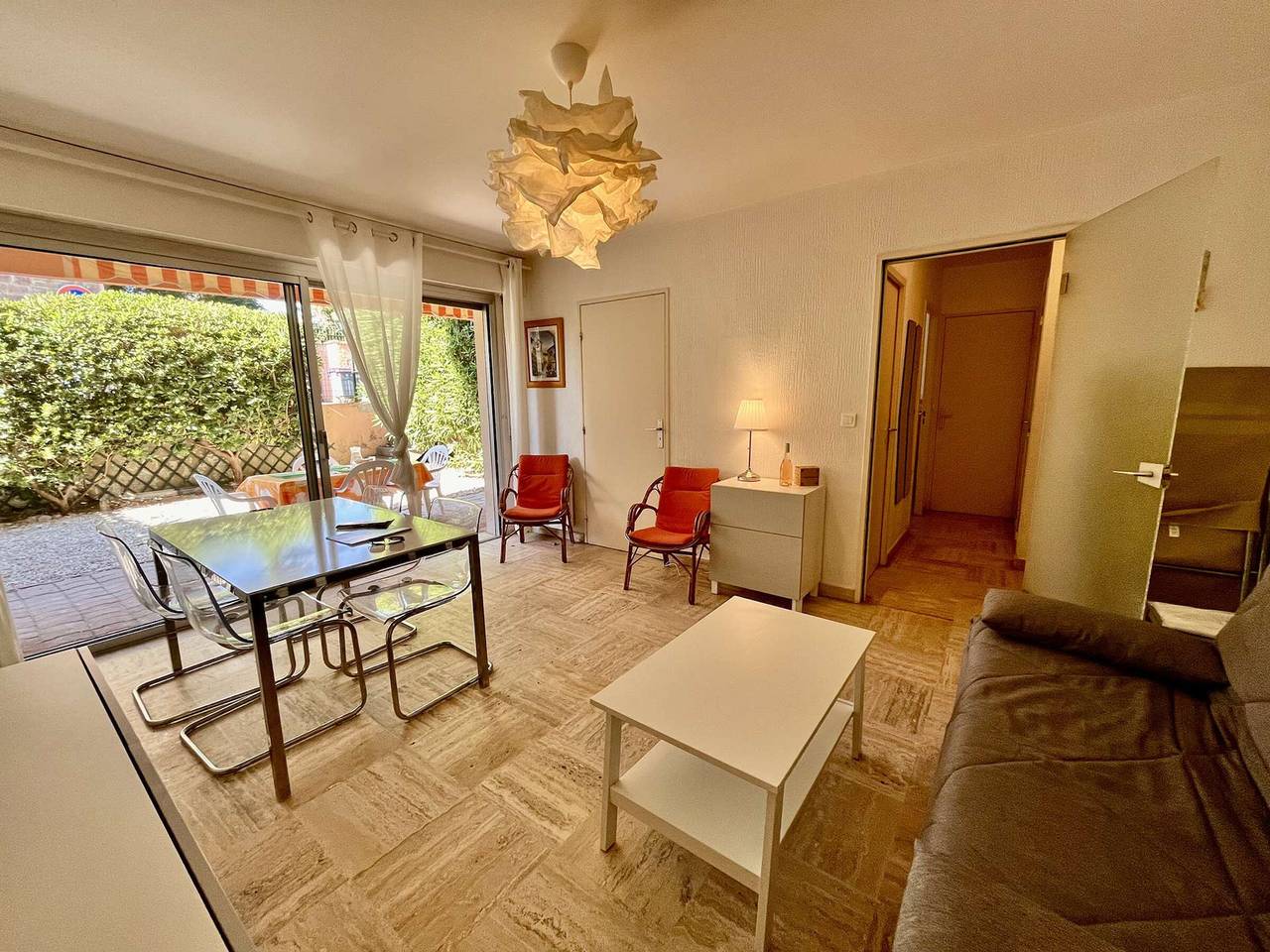 Appartement entier, Appartement 2 pièces avec jardin à 50m de la plage - 4 couchages, parking privé, terrasse in Cavalaire-sur-Mer, Parc national de Port-Cros