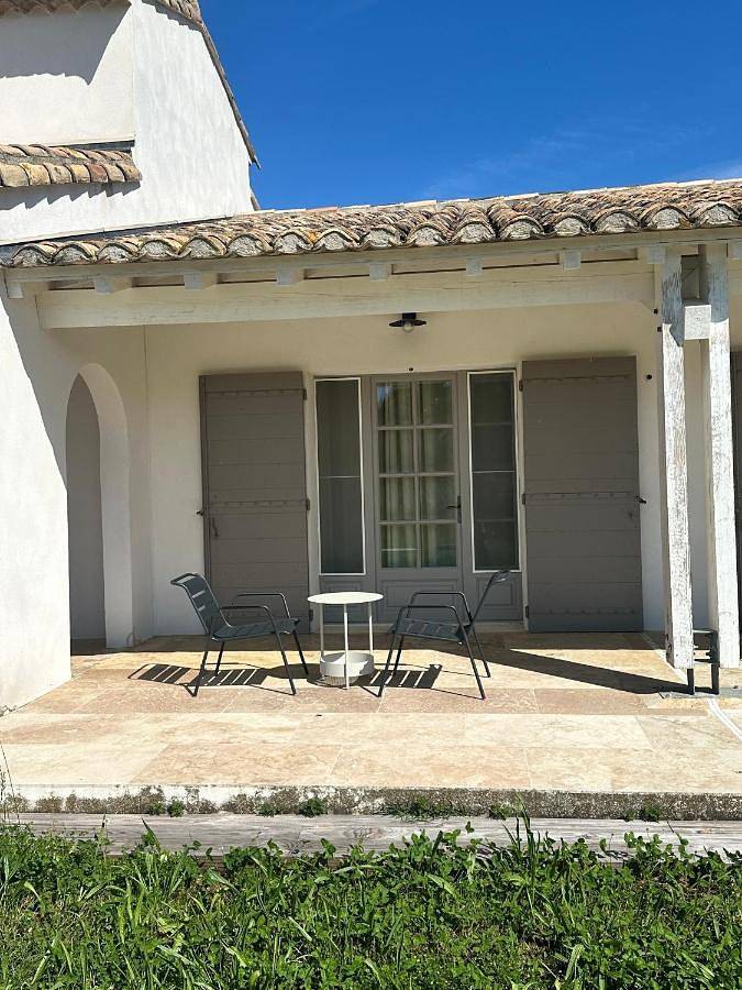 Chambre d’hôte pour 14 personnes, avec vue et jardin ainsi que piscine et vue sur le lac à Saintes-Maries-de-la-Mer - 3