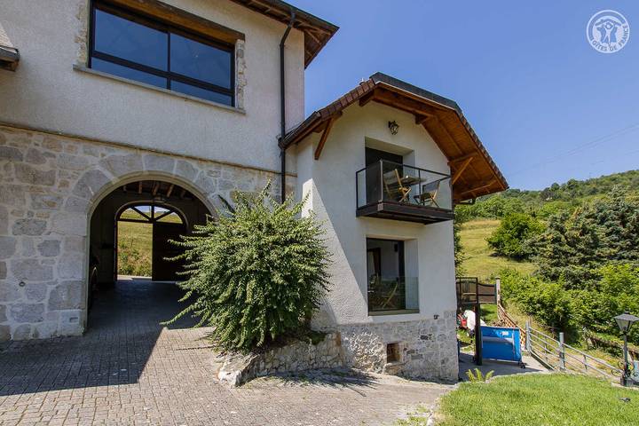 Gîte pour 2 personnes, avec jardin ainsi que sauna et jacuzzi en Savoie