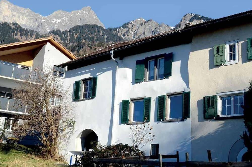 Ganze Wohnung, Ferienhaus Heidihuus, (Maienfeld) in St. Luzisteig, Maienfeld