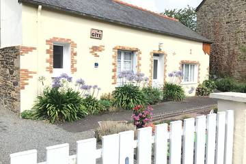 Location de vacances pour 5 personnes, avec jardin à Pleine-Fougères