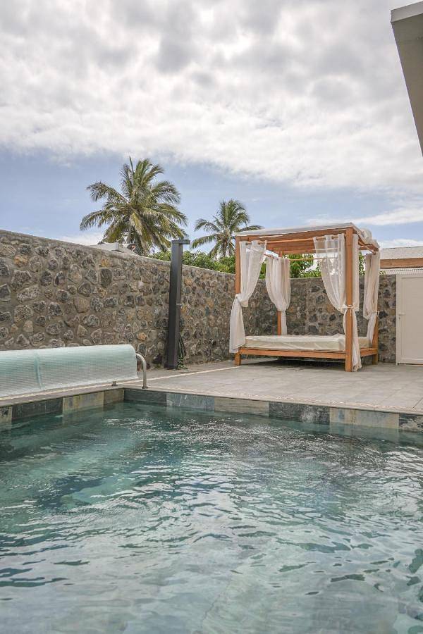 Location de vacances pour 8 personnes, avec jardin ainsi que terrasse et piscine dans Grands-Bois - 3