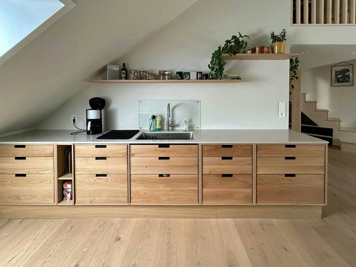 Apartamento entero, Apartamento luminoso con ventanas que llegan hasta el techo y balcón in Gamle Oslo, Oslo