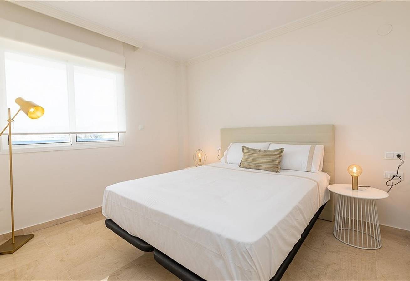 Apartamento entero, Apartamento en Primera Línea de Playa con Vistas al Mar, Piscina, Terrazas y Wi-Fi in Marbella Este, Marbella