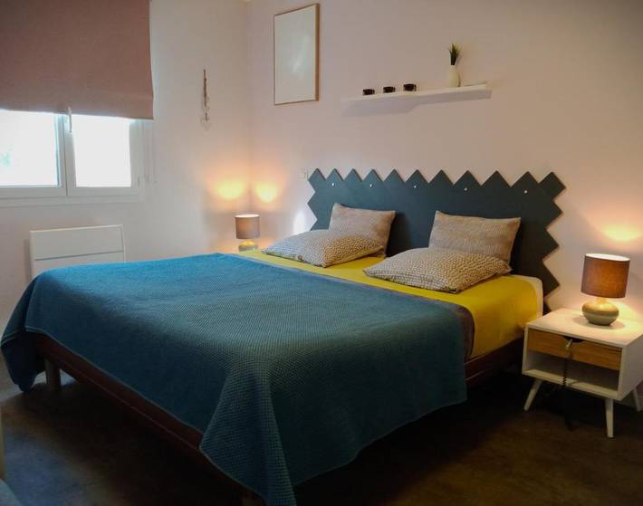 Location de vacances pour 4 personnes, avec piscine ainsi que jardin et vue à Anglade