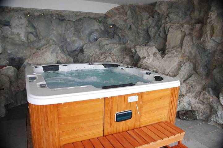 Ferienhaus für 6 Personen, mit Pool und Balkon sowie Whirlpool und Sauna, mit Haustier - 1