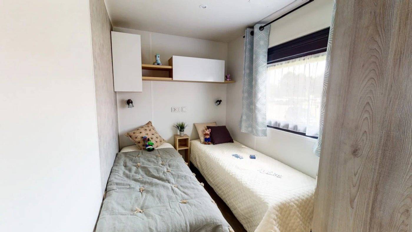 Zecamping 4* piscine couverte toboggans locatif 28m2 8 pers in Piriac-sur-Mer, Côte d'Amour