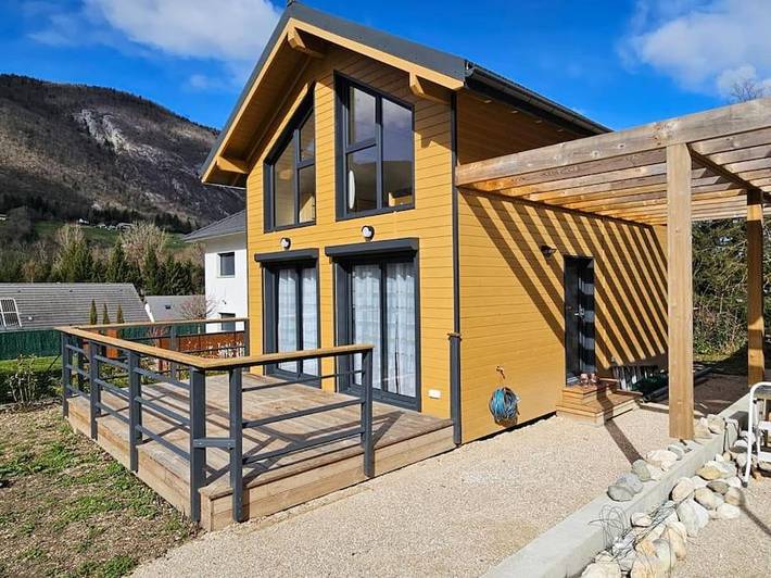 Gîte pour 4 personnes, avec terrasse ainsi que jardin et vue dans Saint-Thibaud-de-Couz