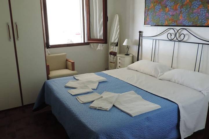 Casa sul mare con accesso privato in spiaggia in Spiaggia di Porto Columbu, Sarroch