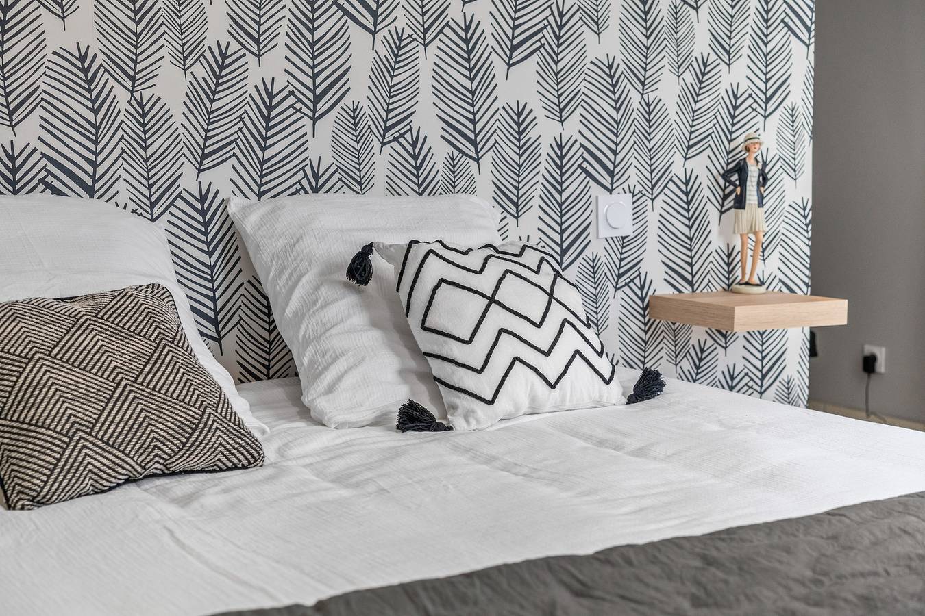 Chambre « Graphique » avec terrasse privée, Wi-Fi et climatisation in Chozeau, Région de La Tour-du-Pin