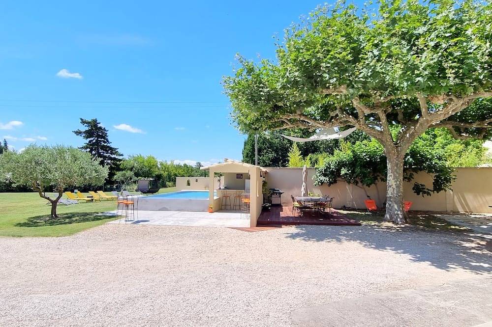 Familienbauernhaus mit Pool im Herzen der Provence, 15 Minuten von Avignon entfernt in Althen-des-Paluds, Vaucluse